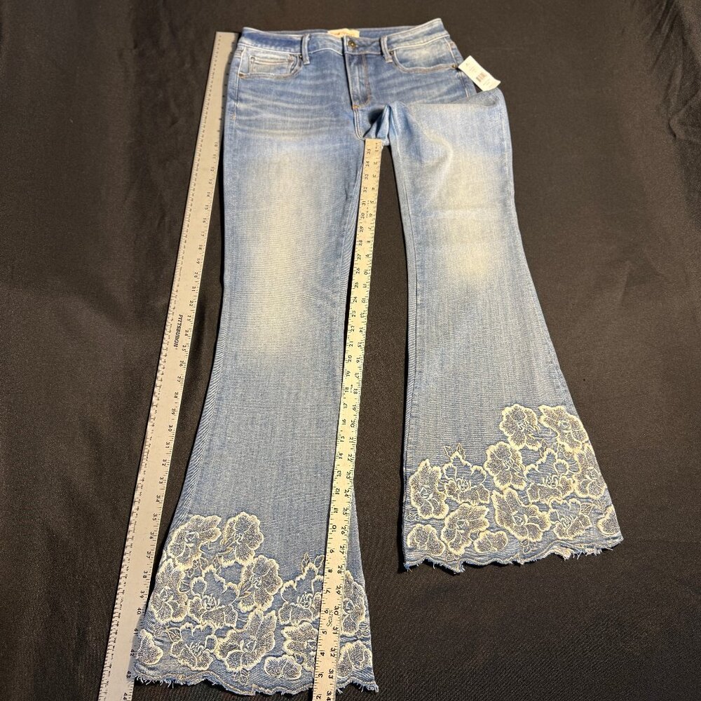 NWT Rare Driftwood Farrah Embroidered Flare Jeans Sz 29 - Picture 8 of 14
